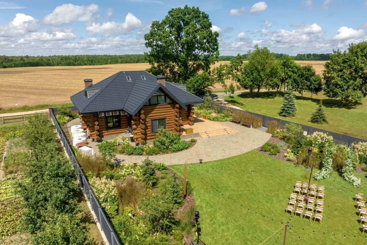 tabela porównawcza kosztów budowy domu z bali stan surowy, deweloperski, pod klucz