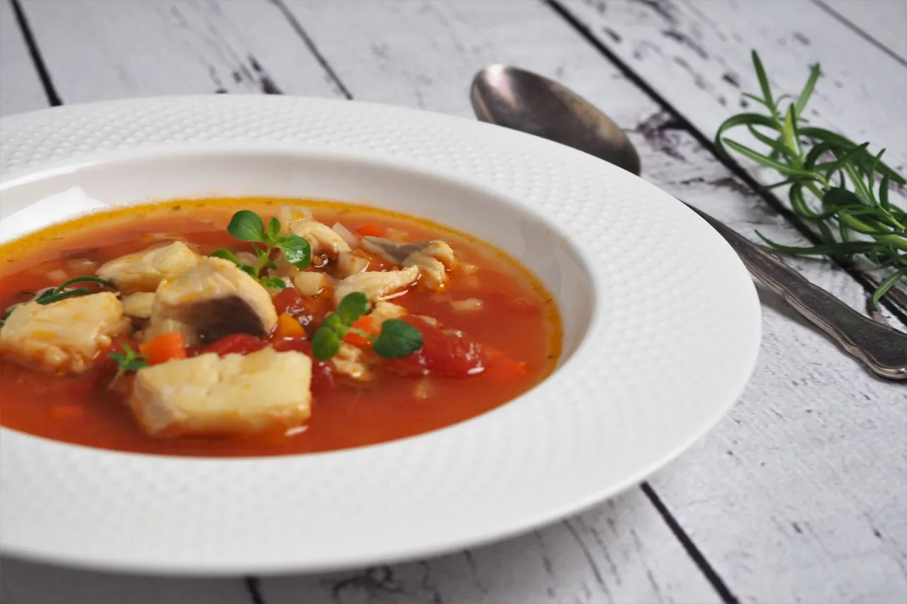 gotowa zupa rybna z ziołami
