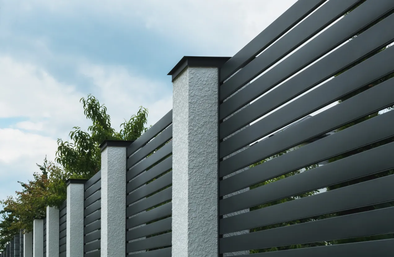 Ogrodzenie ostre elementy przepisy 2026