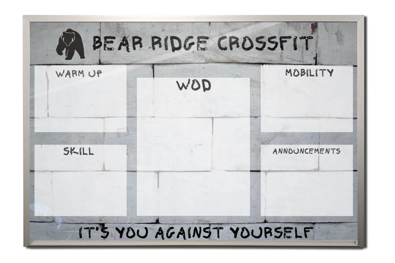 Tablica z WOD CrossFit, whiteboard z treningiem dnia