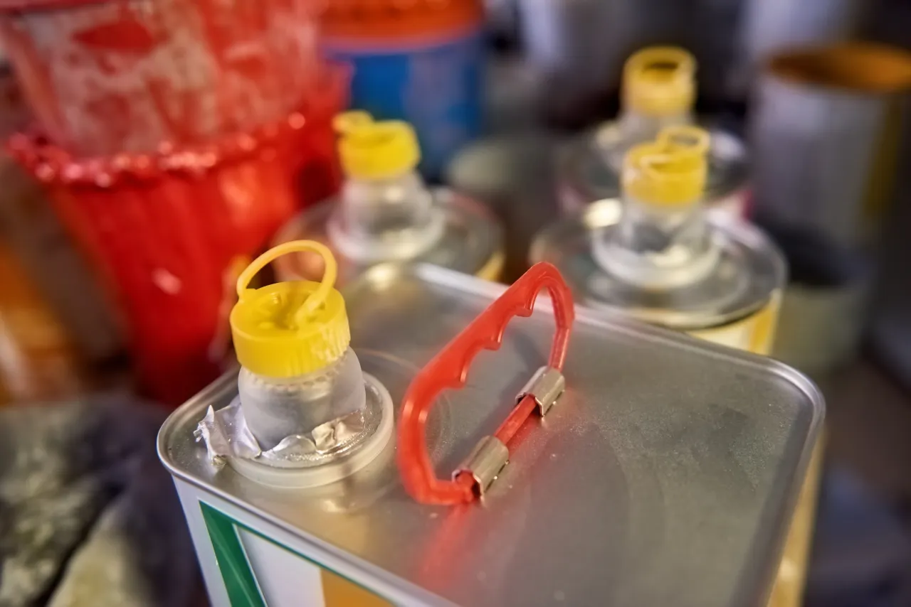 Różne rodzaje rozcieńczalników do farb samochodowych