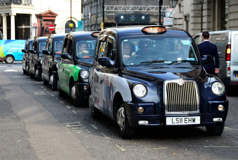 Zdjęcie Ile kosztuje taxi w Londynie? Sprawdź ceny i ukryte opłaty