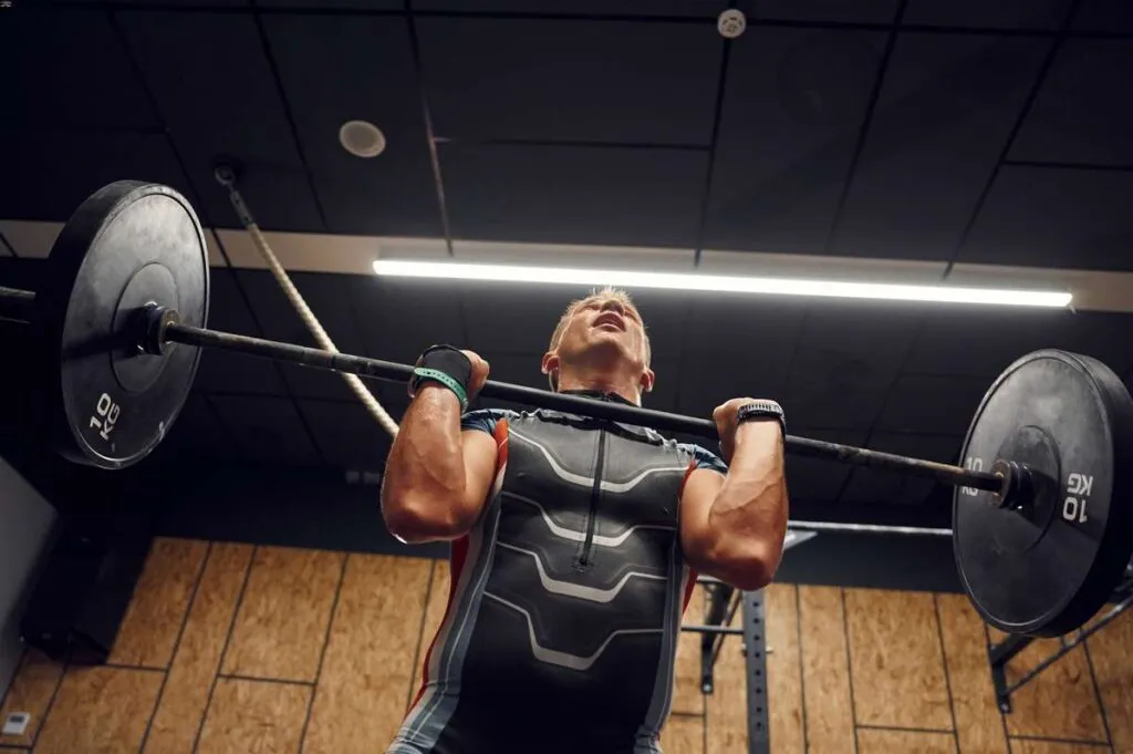 CrossFit ćwiczenia gimnastyka podnoszenie ciężarów kondycja