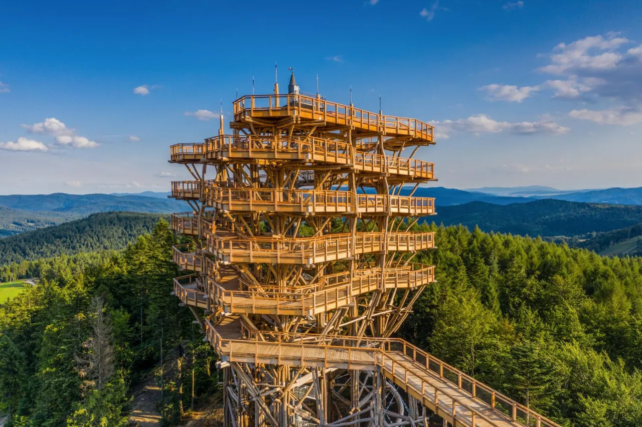 Wieża widokowa w górach Polska