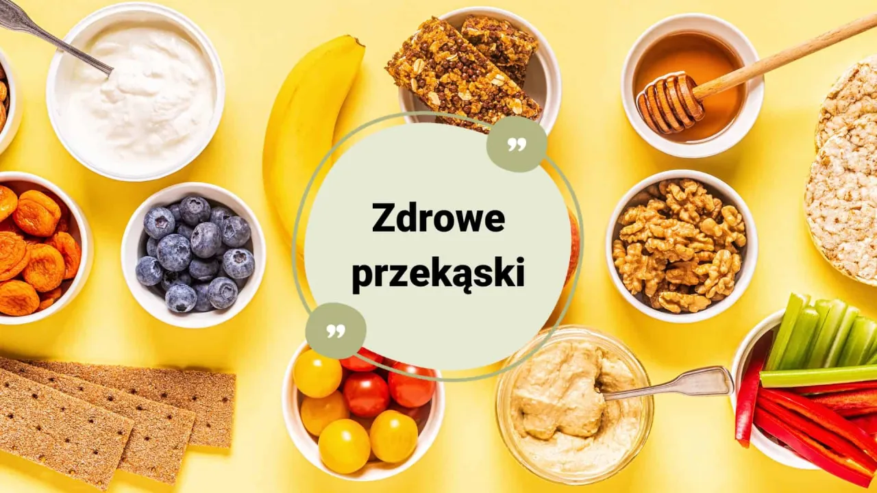 Zdrowe przekąski, idealne jako posiłek przed treningiem: jogurt, jagody, banan, suszone morele, batony musli, orzechy, miód, krakersy, pomidorki, papryka i seler.
