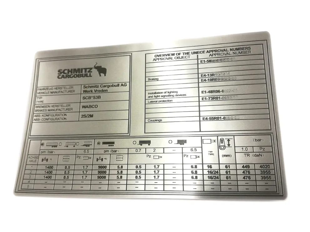 naczepa z certyfikatem XL tabliczka znamionowa i naklejki