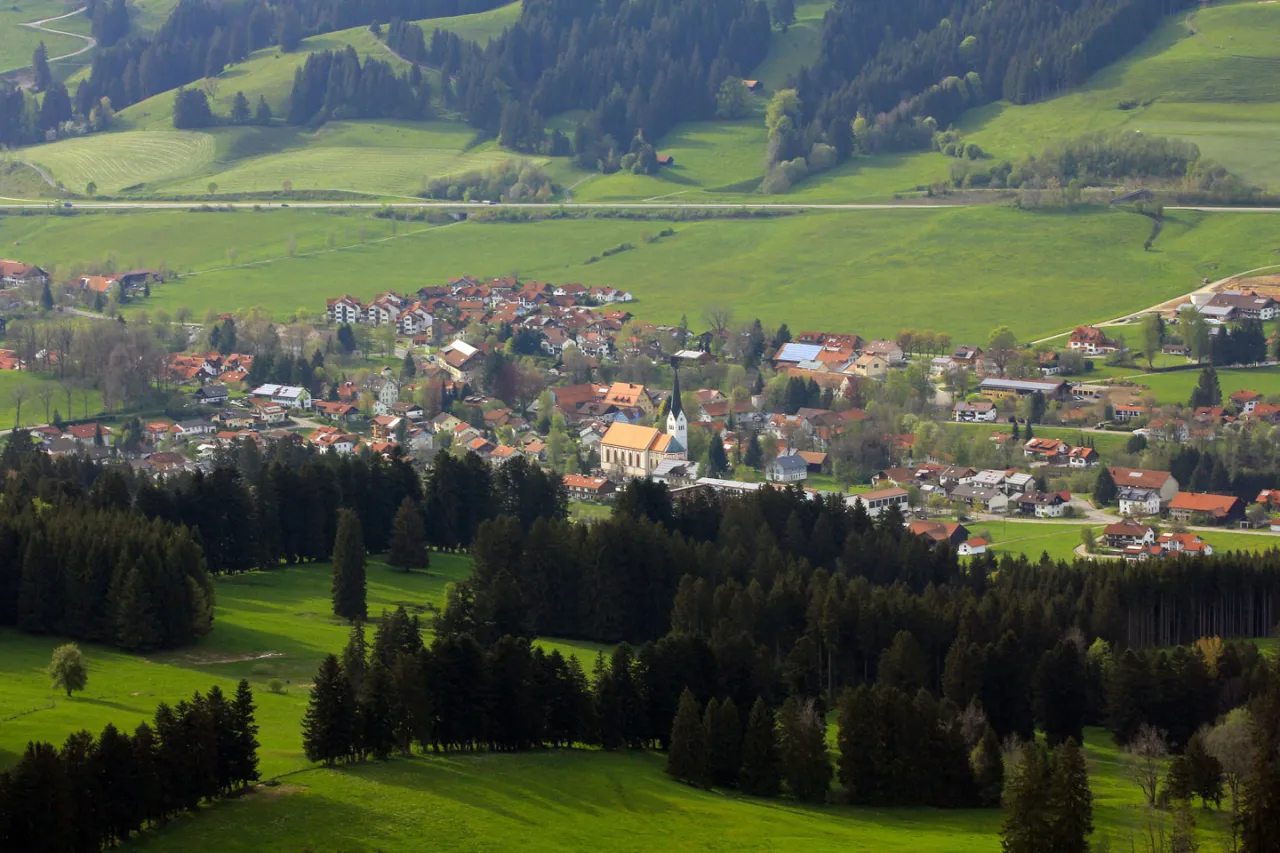 Allg&auml;u Alpenpanorama mit Bauernhof Weitnau
