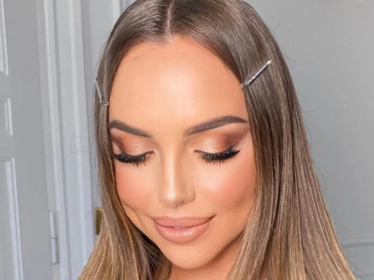 kobieta z rozmazanym makijażem, frustracja