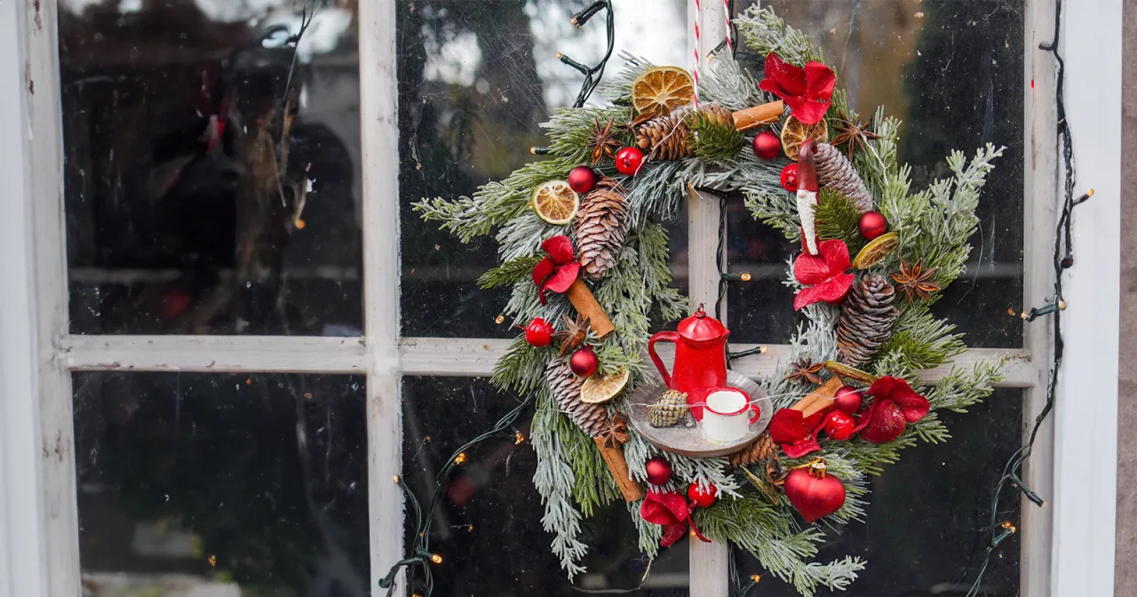 wianek na drzwiach bez uszkodzeń