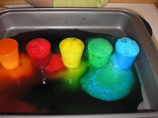 kolorowe eksperymenty soda ocet