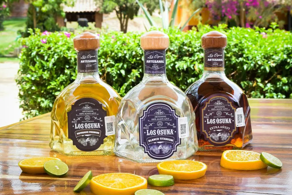 verschiedene Tequila Flaschen Blanco Reposado A&ntilde;ejo