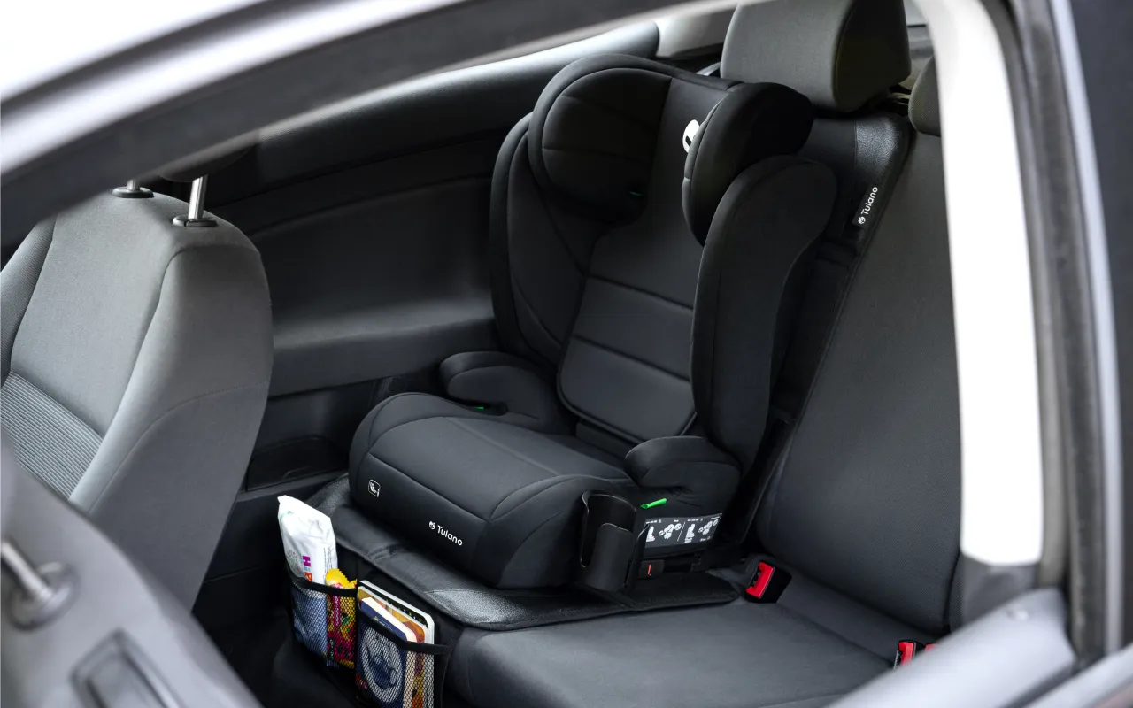 dziecko w foteliku samochodowym 150 cm