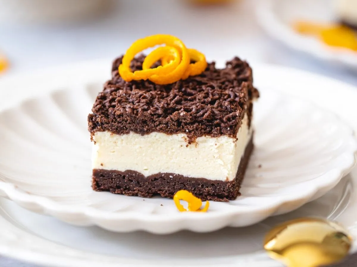 idealny sernik na talerzu