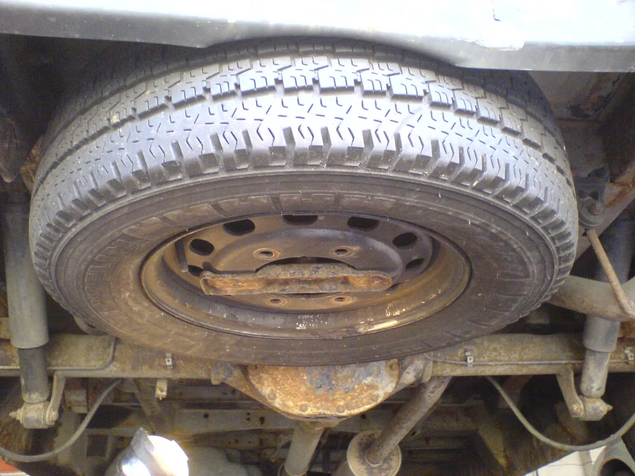 Ford Galaxy koło zapasowe lokalizacja