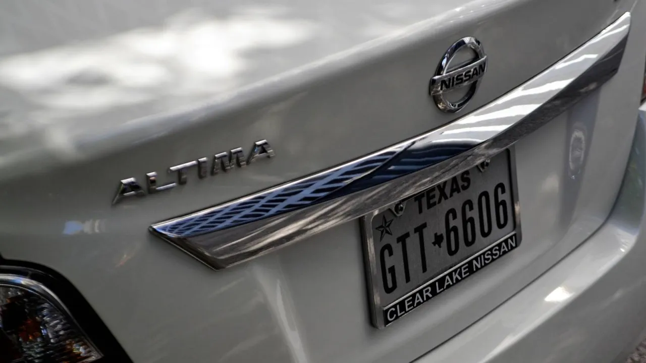 Narzędzia do demontażu tablicy rejestracyjnej