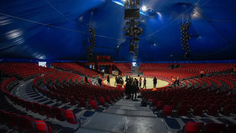 Circus Arena Zirkuszelt innen