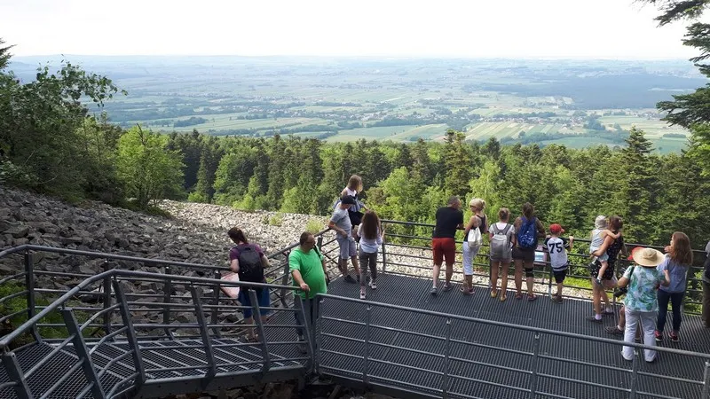 Święty Krzyż gołoborza dzieci
