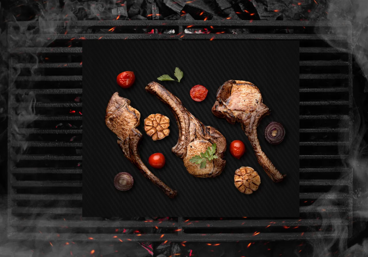 Mata grillowa na ruszcie z jedzeniem