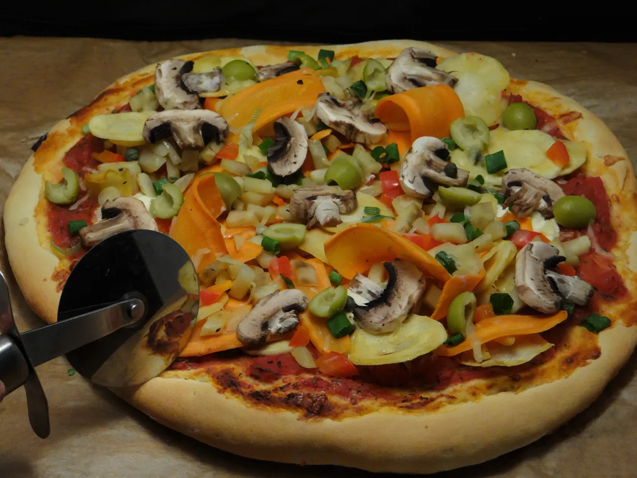 Ingrédients frais pour pizza aux légumes