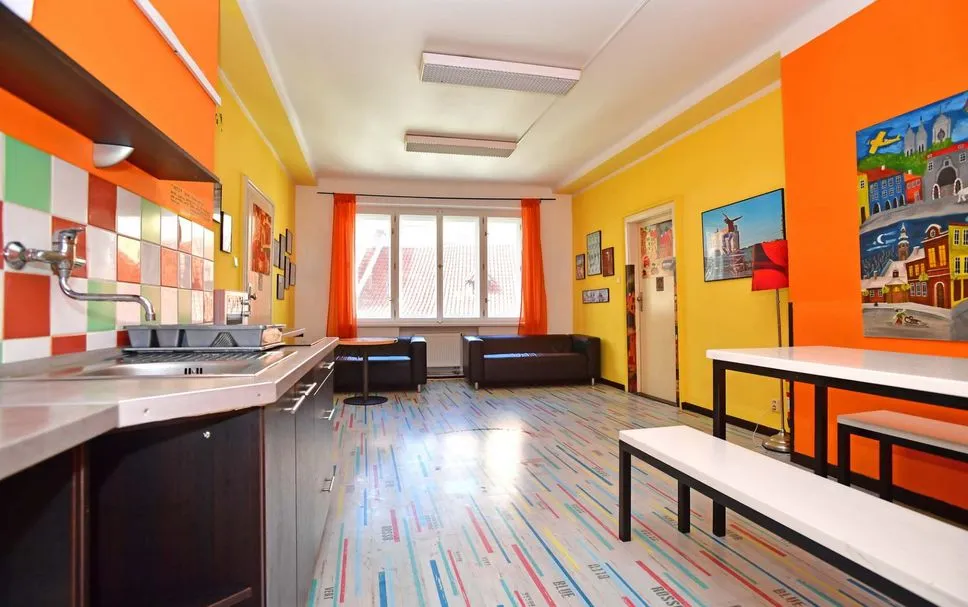 Zdjęcia r&oacute;żnych typ&oacute;w zakwaterowania w Czechach (hostel, hotel 3*, apartament, hotel 5*)