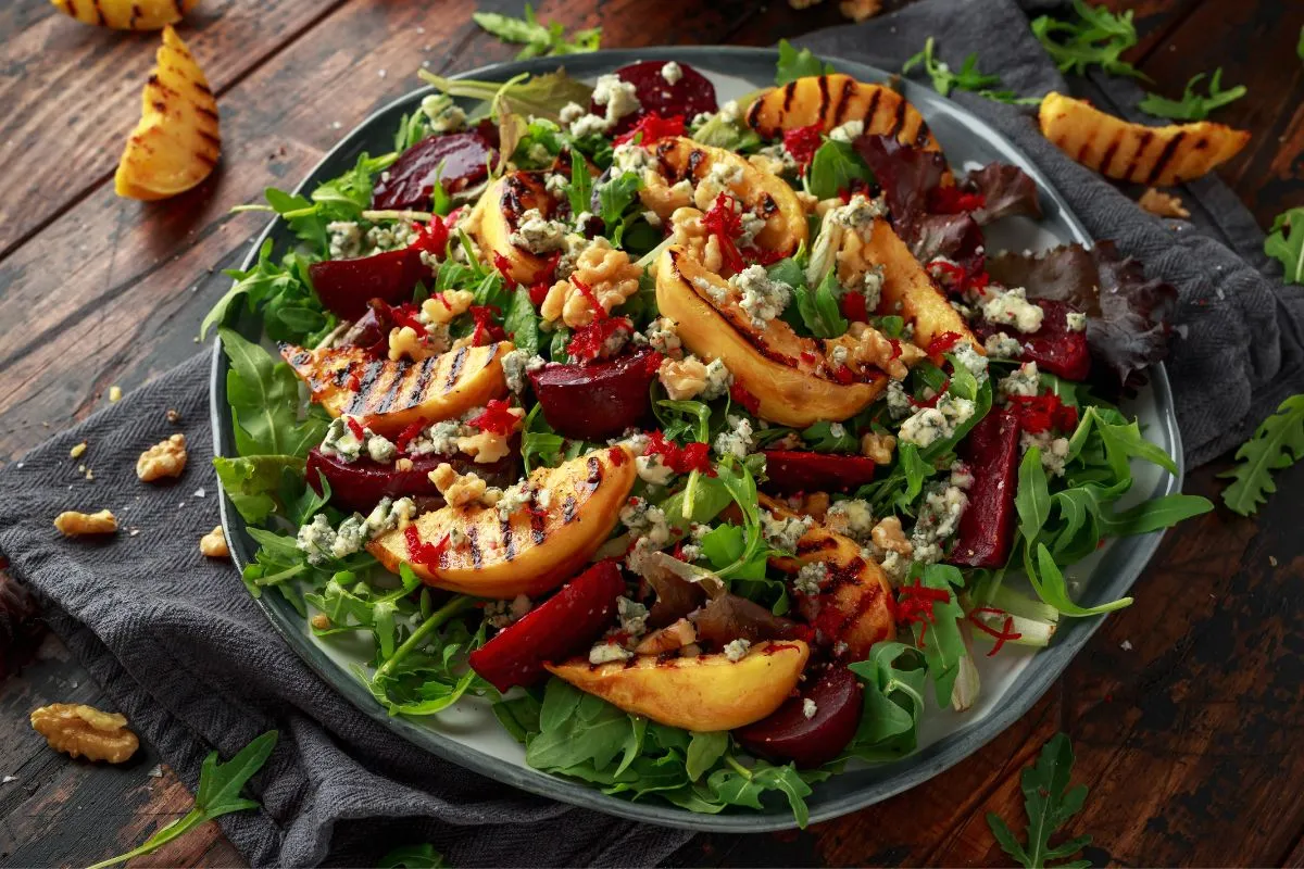 r&oacute;żnorodne warzywa na grilla