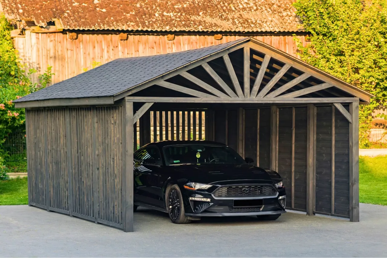 porównanie garażu murowanego drewnianego i blaszanego