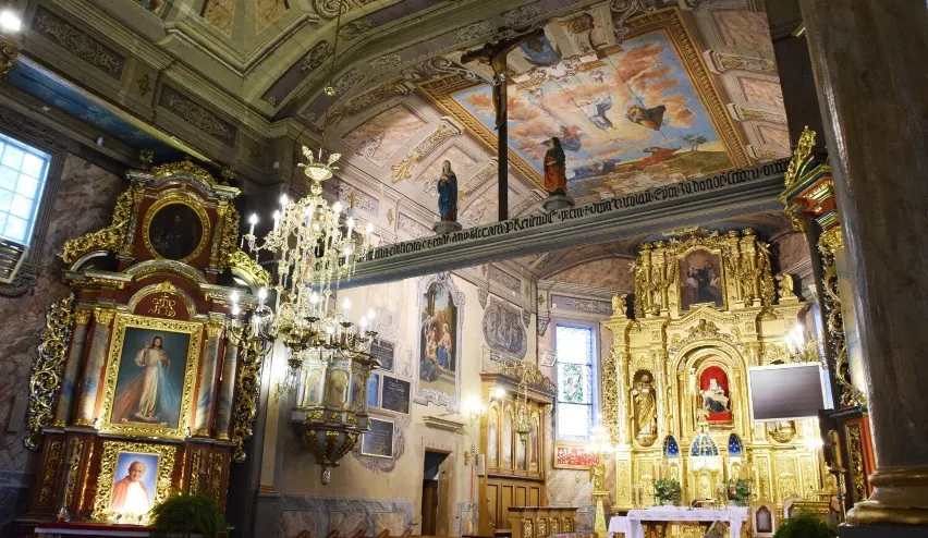 Drewniany kości&oacute;ł Iwonicz wieś