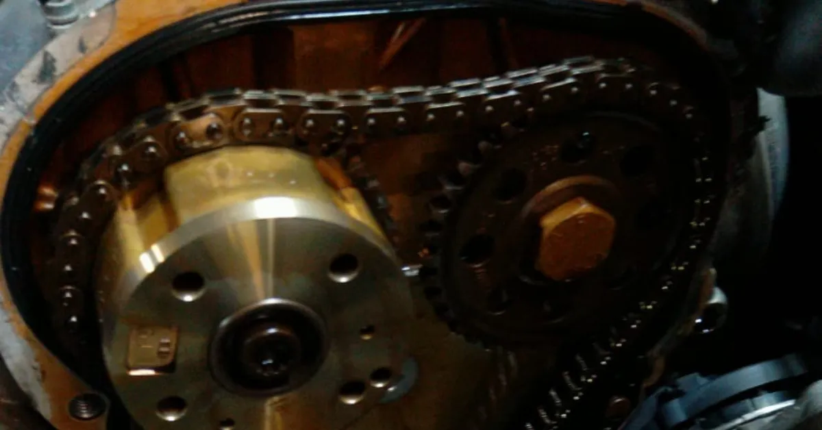 zużyty łańcuch rozrządu objawy