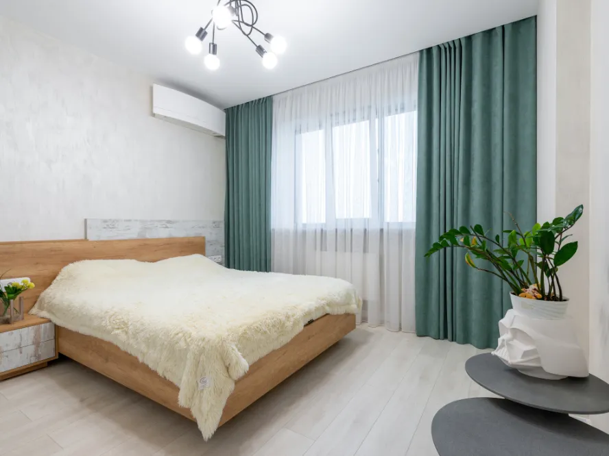 nowoczesne zasłony i firany w sypialni