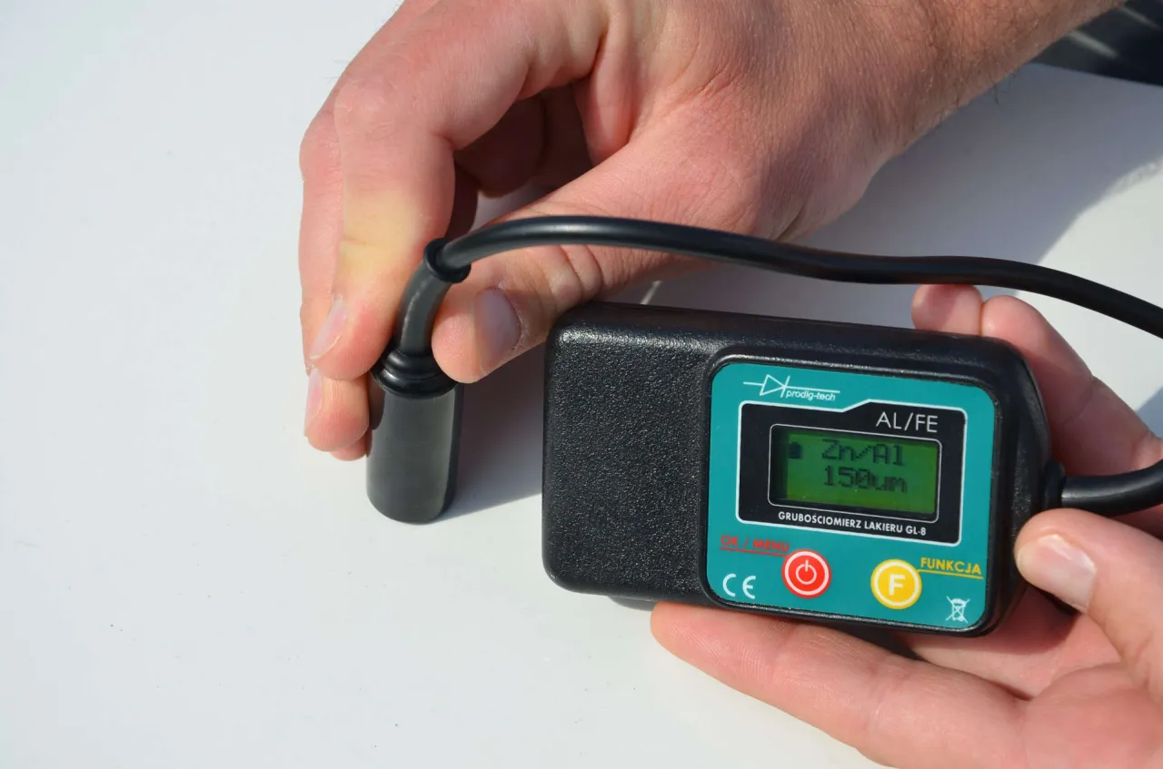 miernik grubości lakieru samochodowego jak używać