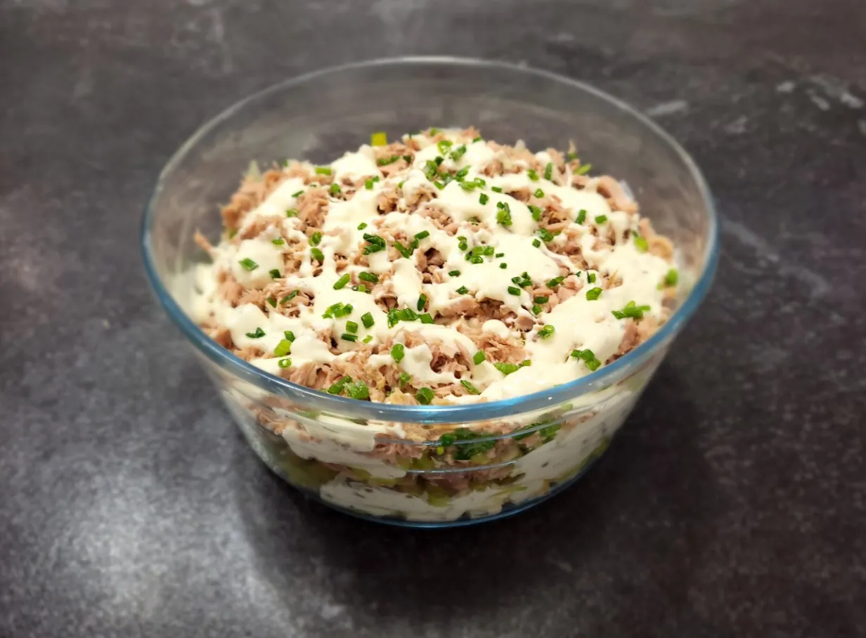 Przepis na keto sałatkę z tuńczykiem