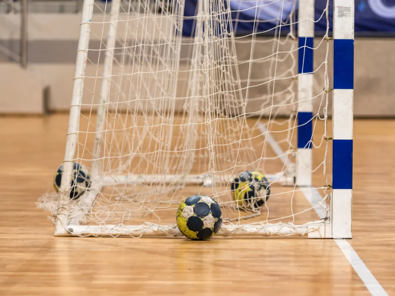 Piłki do piłki ręcznej w bramce. Czy dogrywka w piłce ręcznej jest długa?