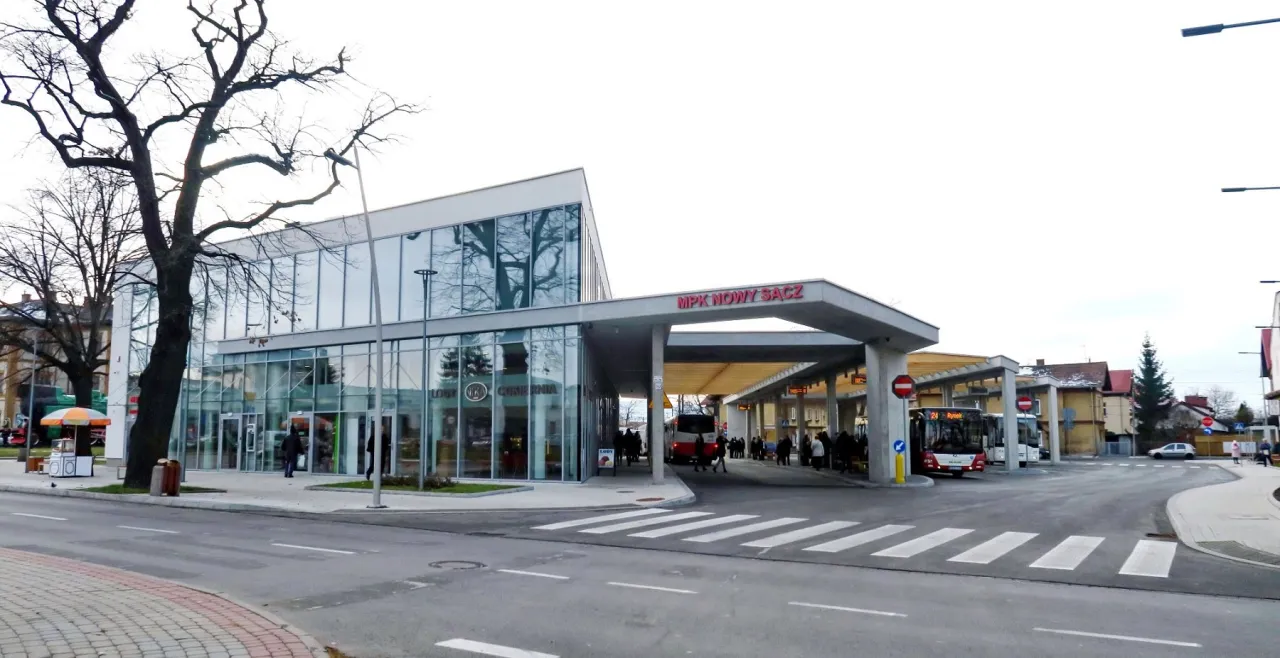 Dworzec MDA Nowy Sącz wejście