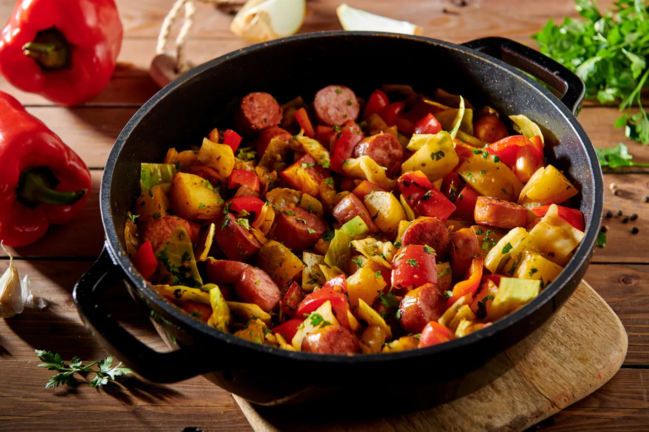 Dania jednogarnkowe z ziemniak&oacute;w, chłopski garnek