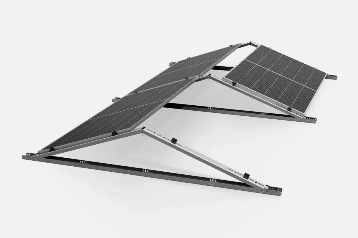 System paneli fotowoltaicznych na stelażu. Czy instalacja fotowoltaiczna wymaga pozwolenia na budowę? Sprawdź przepisy!