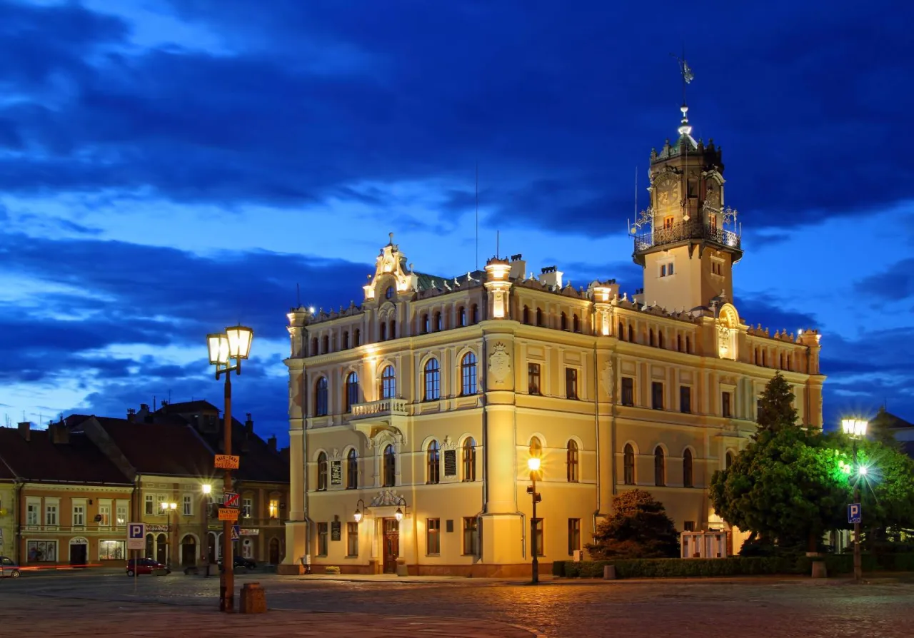 Rynek Jarosławia z ratuszem