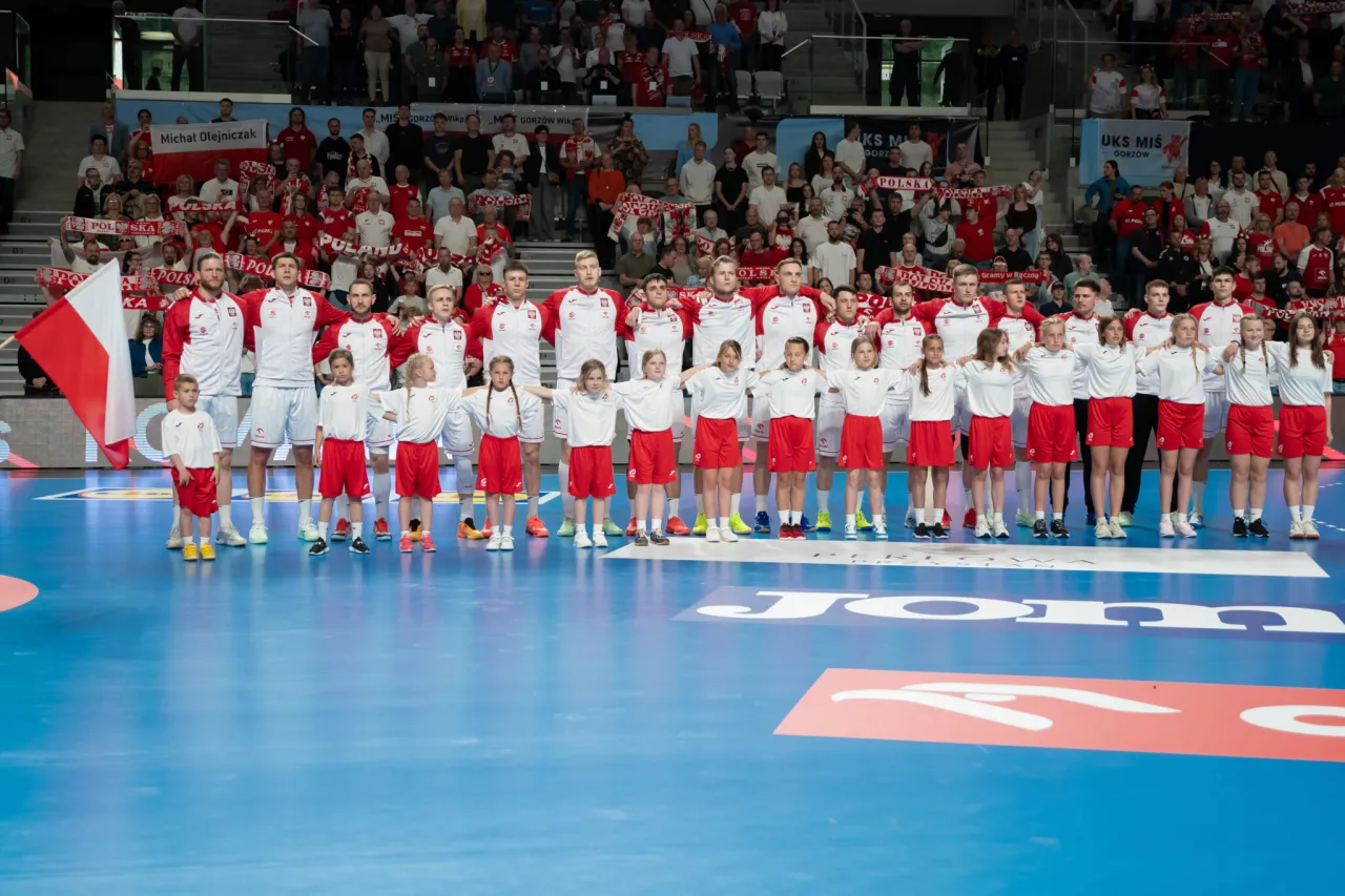 mecz piłki ręcznej młodzieży