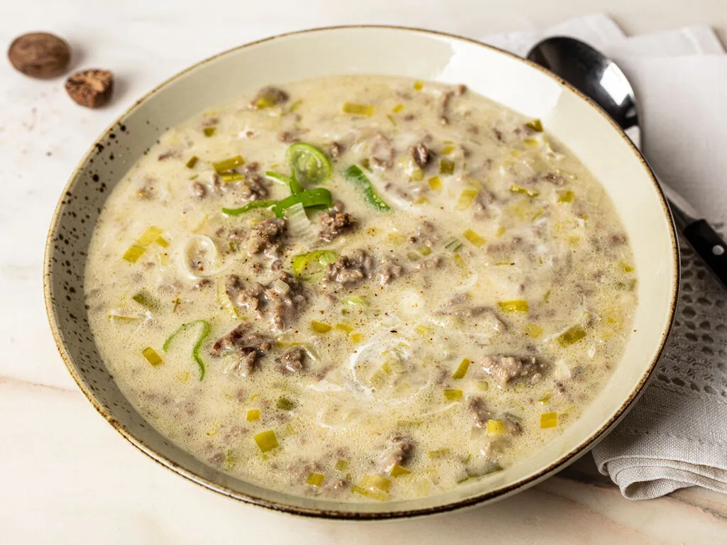 Zutaten f&uuml;r Lauch-Hack-Suppe