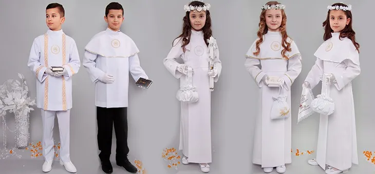 dzieci w albach komunijnych