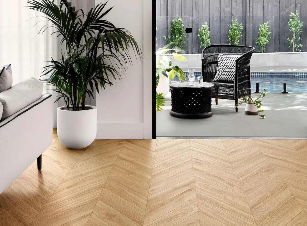 Inspiracje z płytkami drewnopodobnymi w r&oacute;żnych pomieszczeniach