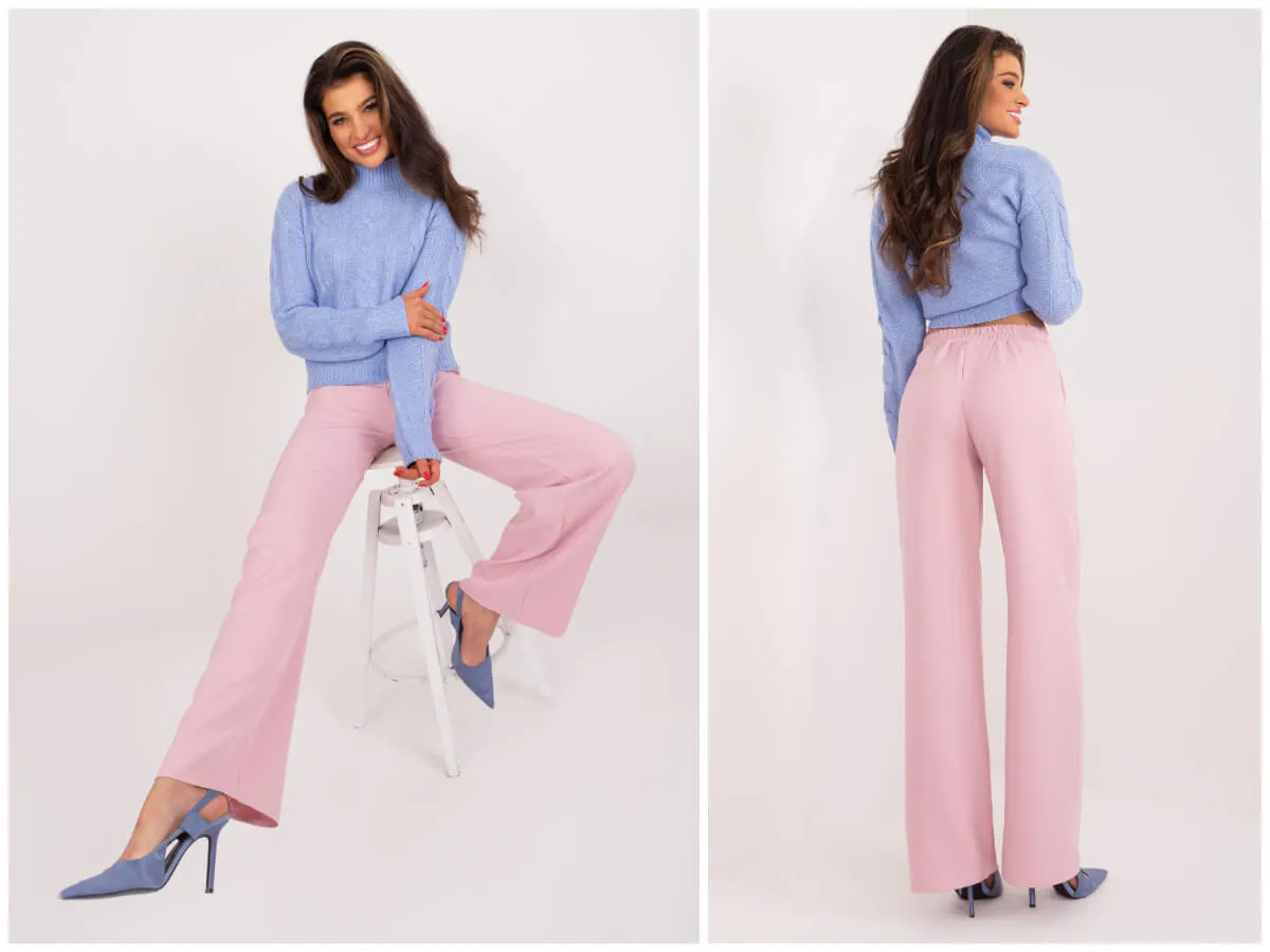 Dopasowanie fasonu bluzki do szerokich i wąskich r&oacute;żowych spodni