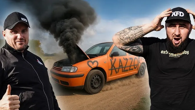 stare luksusowe auto zepsute na poboczu, stary diesel z dymiącym wydechem, auto po nieprofesjonalnym tuningu