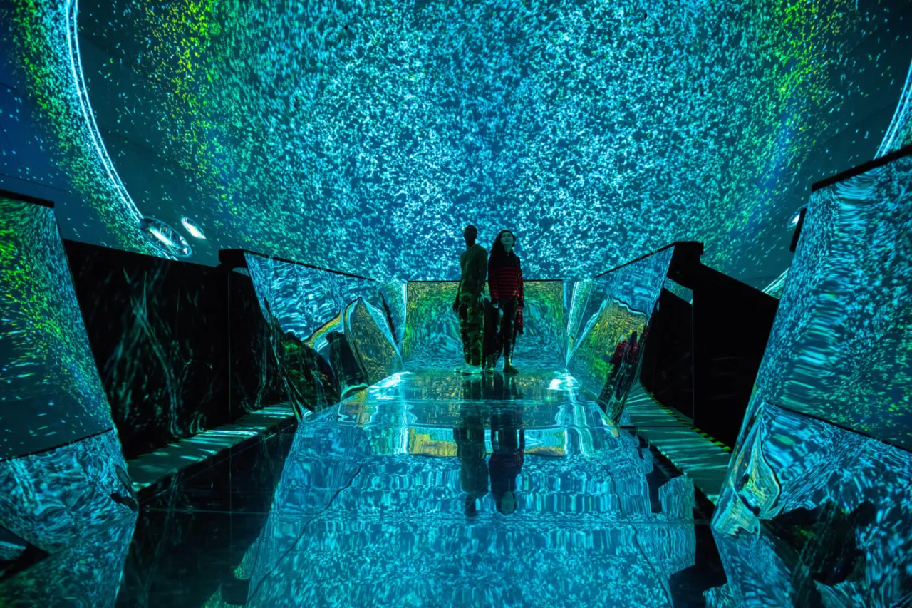 Light Art Museum Budapest wnętrze