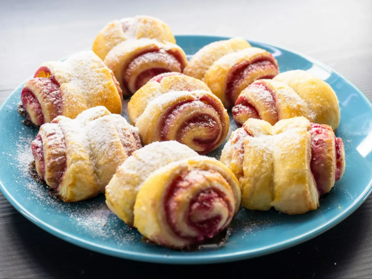 Słodkie wypieki z ciasta francuskiego