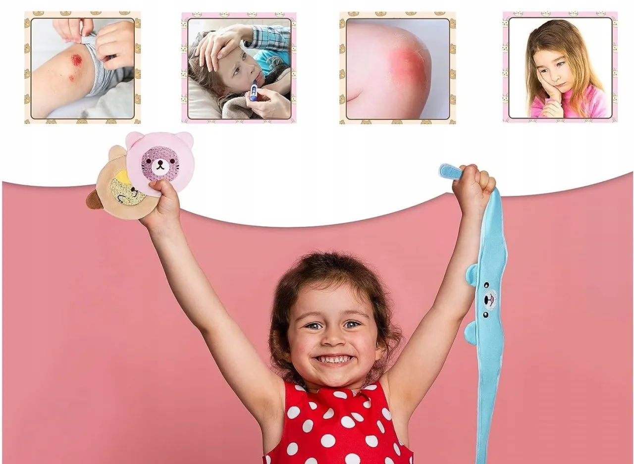 Rodzic przykładający chłodny okład na czoło dziecka