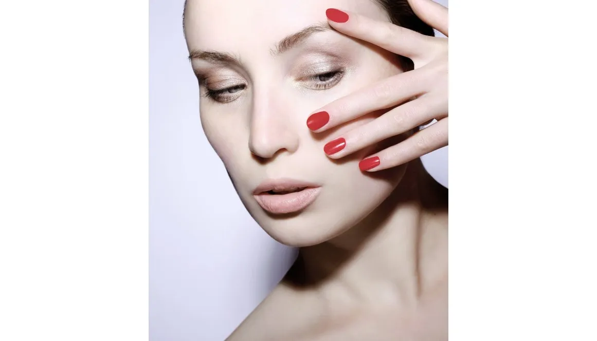 Zdjęcie Czym różni się hybryda od żelu? Kluczowe różnice i co wybrać do manicure