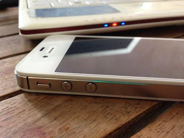 Zdjęcie Pojemność baterii iPhone 4S - co musisz wiedzieć o 1430 mAh?