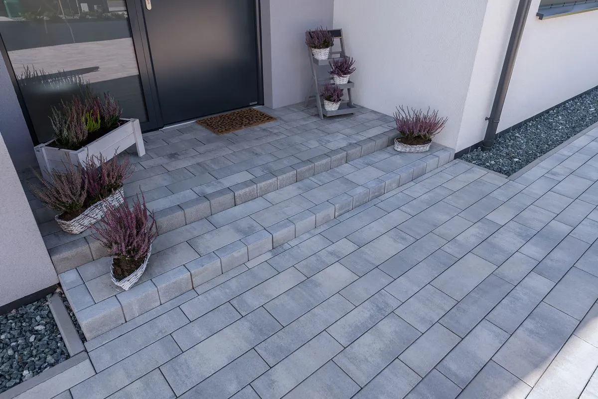 por&oacute;wnanie jasna i ciemna kostka brukowa podjazd