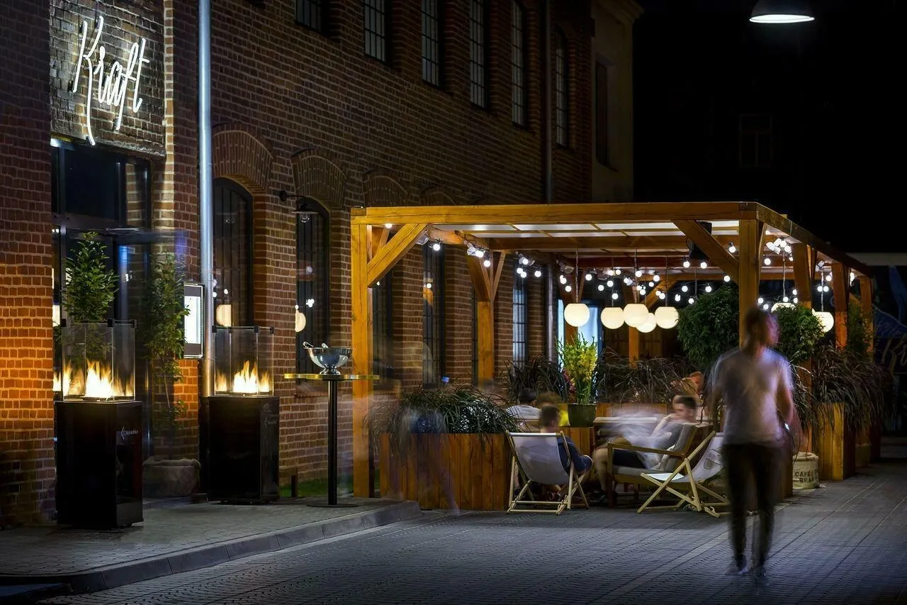 hotel patio zimą ogrzewanie