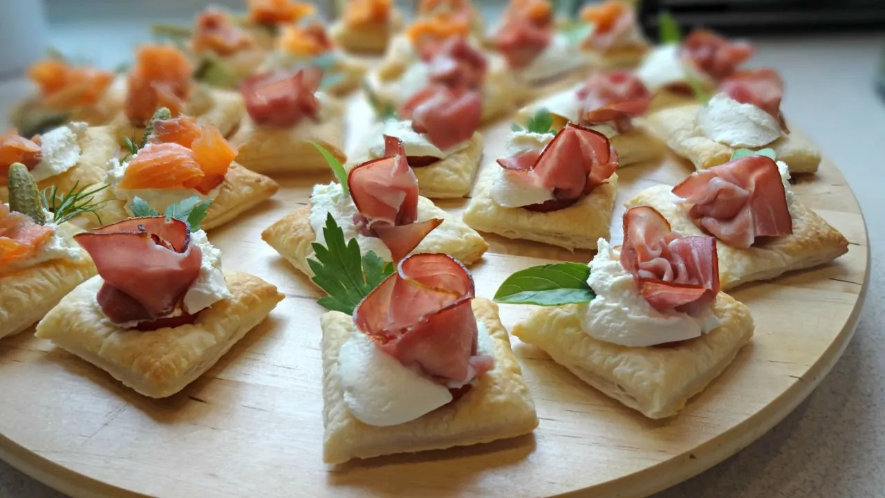 Przekąski z ciasta francuskiego na imprezę